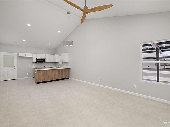 5th image of 2701 Robin Rd #1