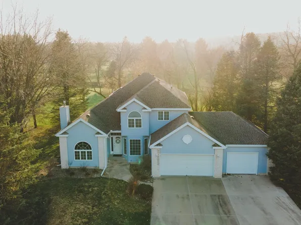 2573 Golf View Rd, Decorah, IA 52101