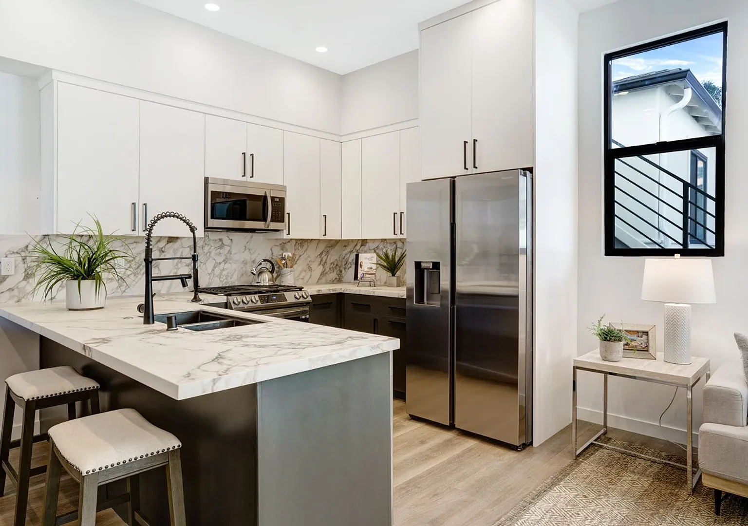 Coastal Living Awaits In Pacific Beach! Spacious, Gorgeous 3ba/2ba | $5,800/Mo! — Photo 1