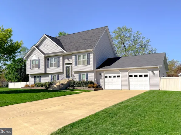 2115 Country Pines Ct, Waldorf, MD 20601
