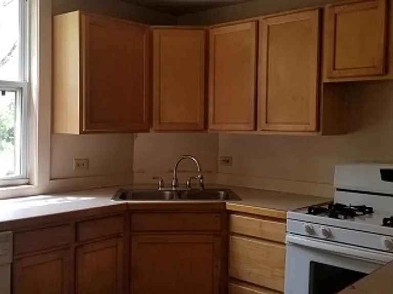 218 Whedbee St — Photo 2