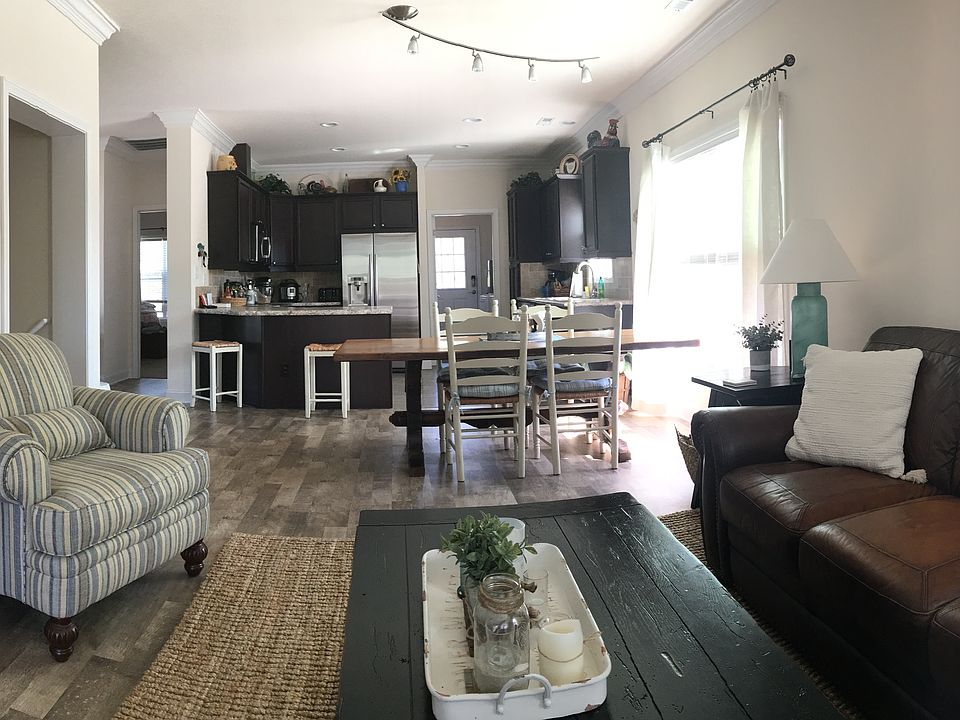 2nd image of 320 Loblolly St