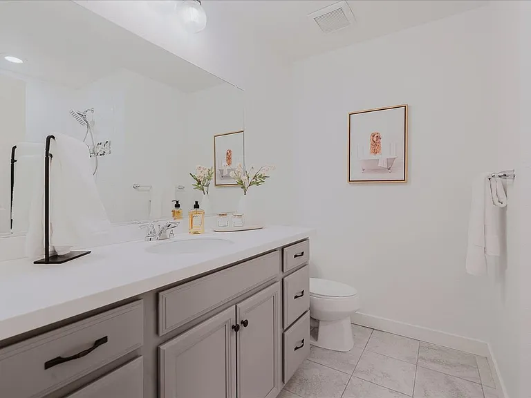 2225 Lombardy St — Photo 22