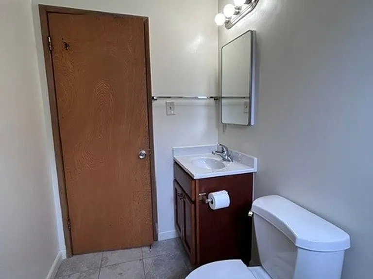 939 Lexington Ave — Photo 13