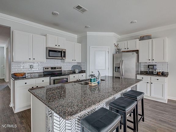 5th image of 718 Seathwaite Lane SE