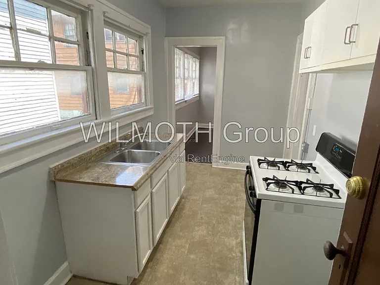 634 E 37th St #2 — Photo 7