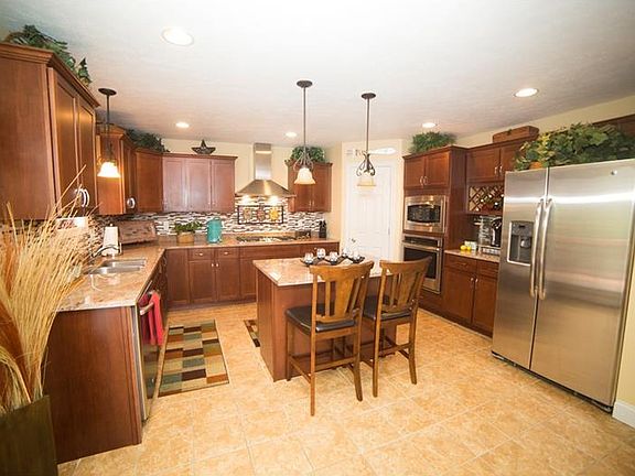 3rd image of 131 Orchard Dr