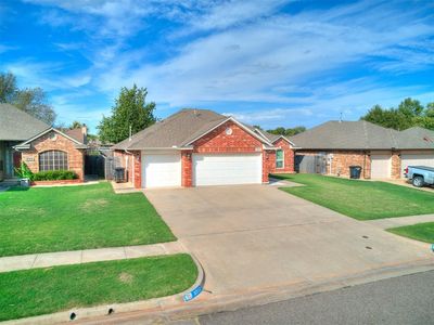 2317 NE 7th St, Moore, OK, 73160