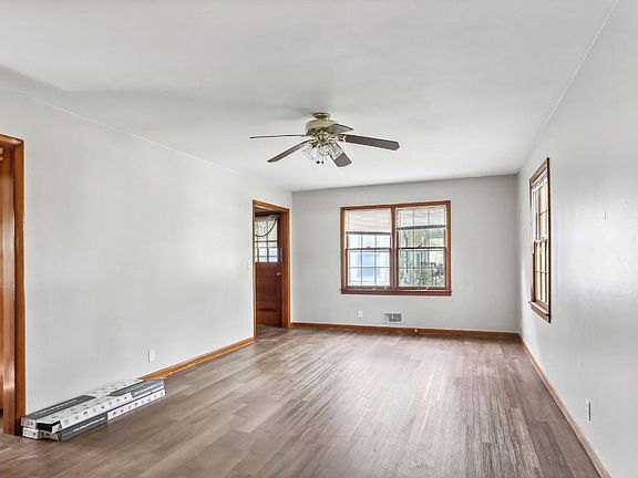 5th image of 709 2nd St