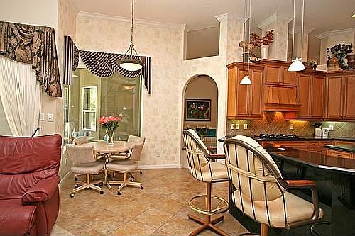 Separate Dinette and Breakfast Bar