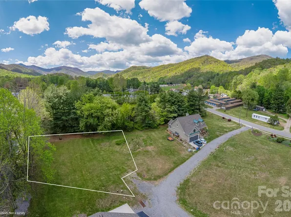 500 Sophie Rd, Maggie Valley, NC 28751