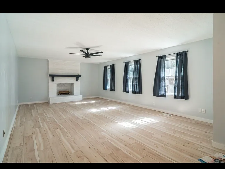 296 Monticello Pl — Photo 4