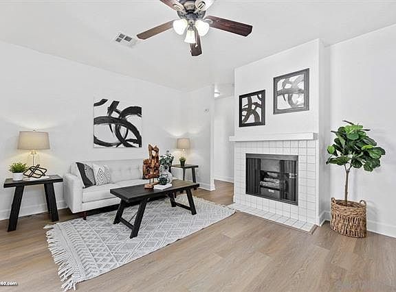 3rd image of 10904 Sabre Hill Dr