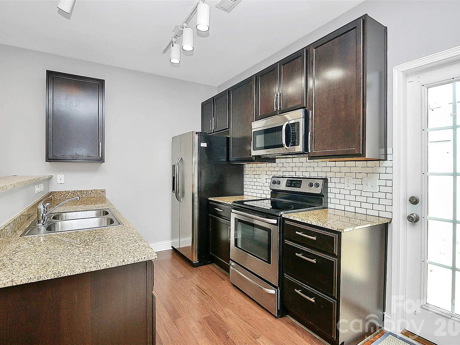 2 bed, 2.5 bath, 1292 sqft, $1,800 — Photo 4