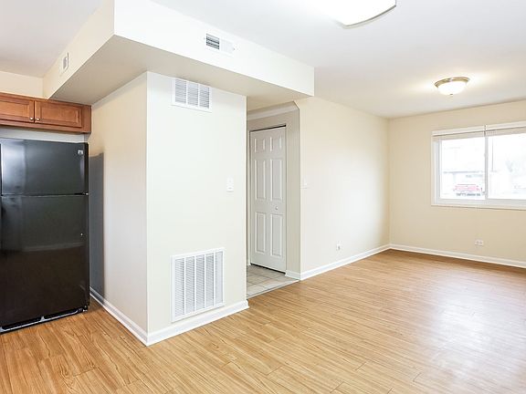 5th image of 5860 Woodgate Dr