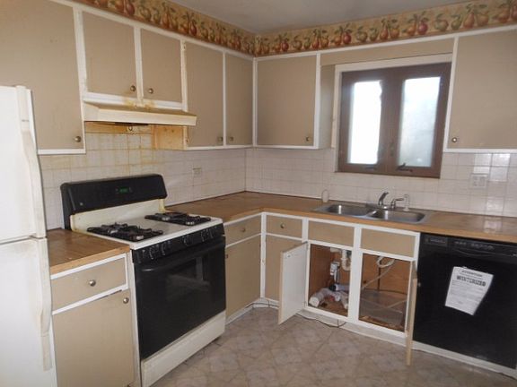 5th image of 243 N Walnut St APT 3E