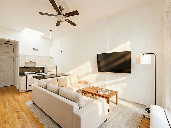 3rd image of 37 W 89th St APT 10