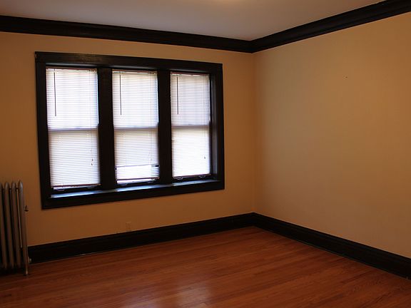 4th image of 2957 N Karlov Ave #1