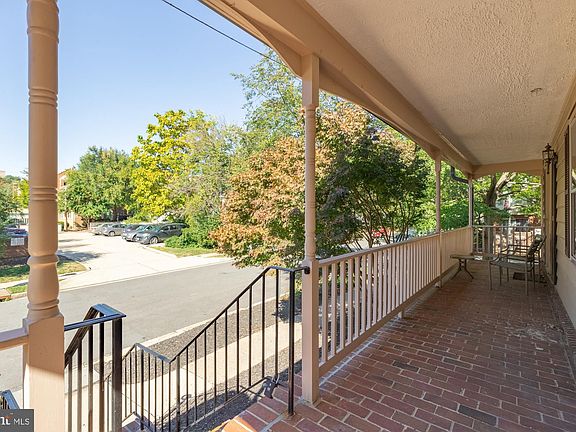 4th image of 1101 N Stuart St #1