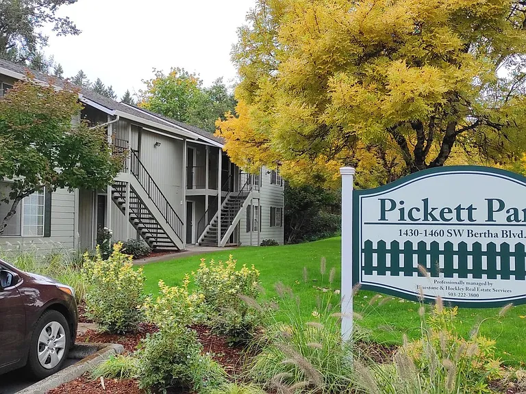 1430-1460 SW Bertha Blvd — Photo 15