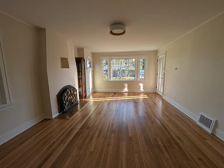 1102 E Maplewood Ave — Photo 6