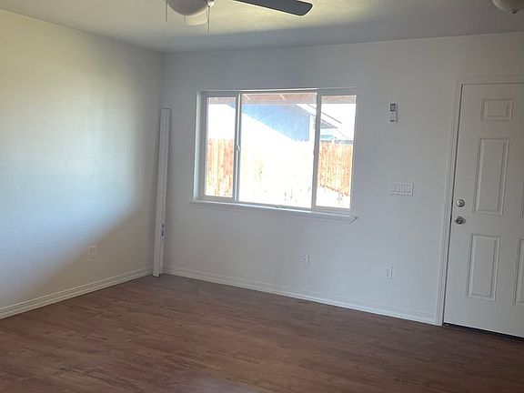 5th image of 1406 E Adelia Ct
