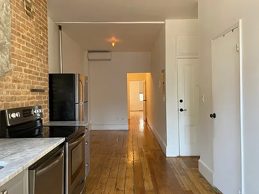 Rented by Dream Space Realty | media 18