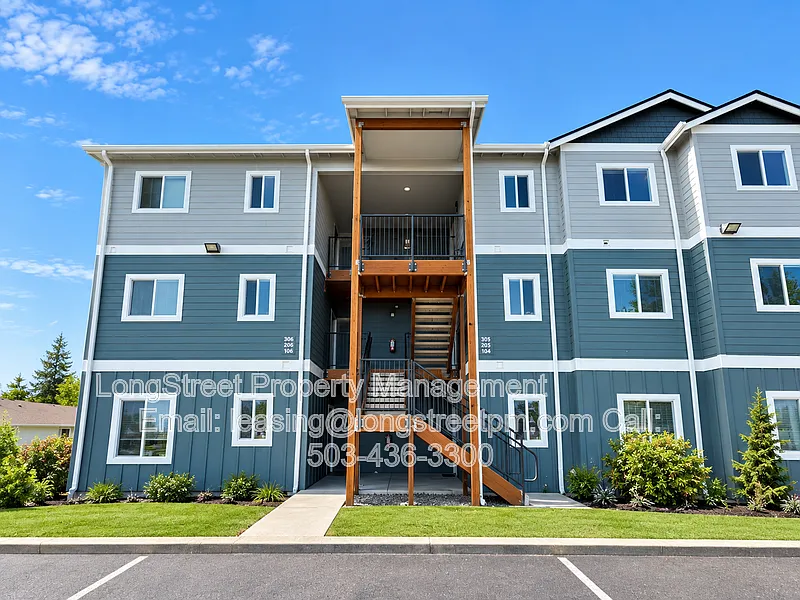 2 bed, 1.0 bath, 733 sqft, $1,395 — Photo 2