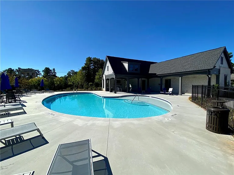 435 Ashbury Dr — Photo 22