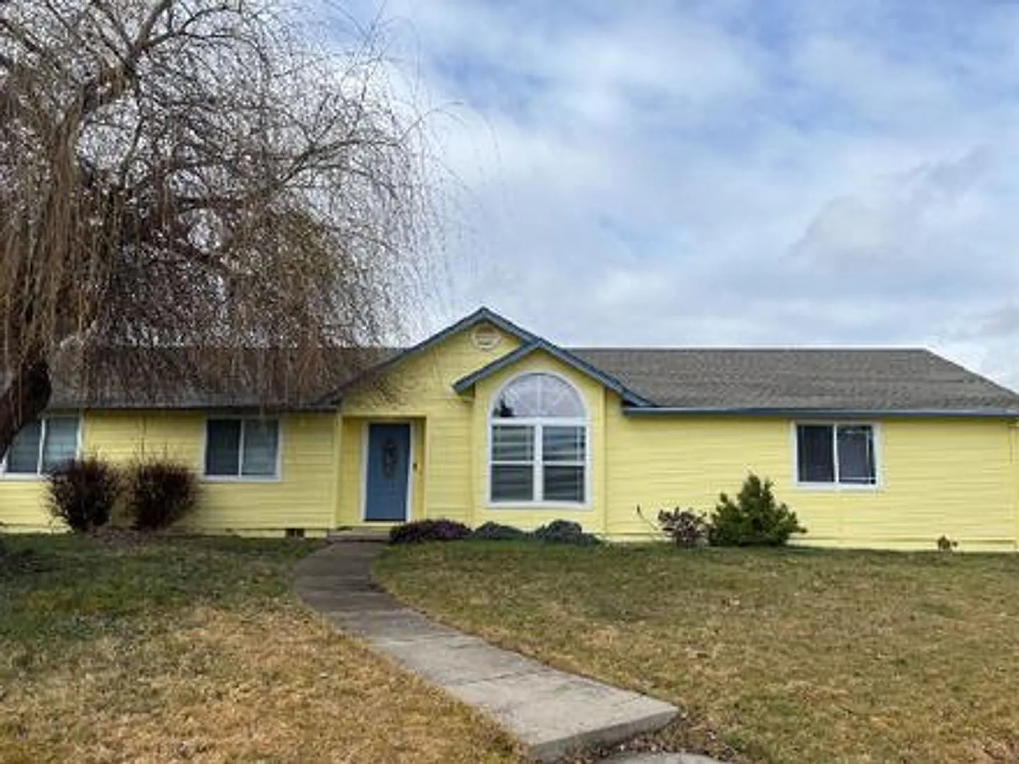 Spacious 3 Bed, 2 Bath Home on a Corner Lot in Southwest Medford — Photo 1