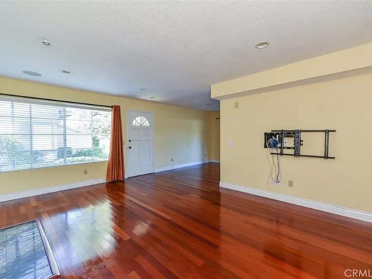 48 Columbia #6 — Photo 3