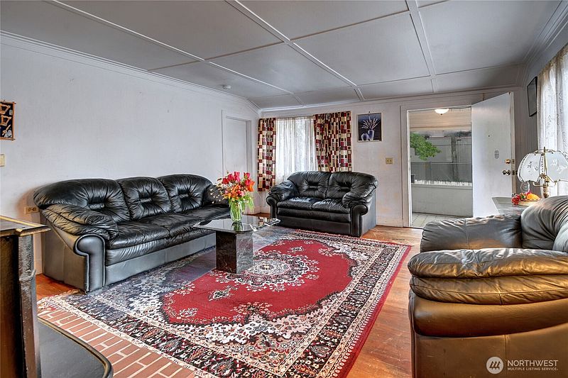 4th image of 1216 N 103rd Street