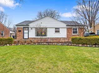 9897 Hillcrest St, Livonia, MI 48150