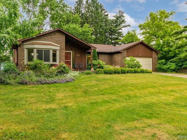 46210 W Eleven Mile Rd, Novi, MI 48374