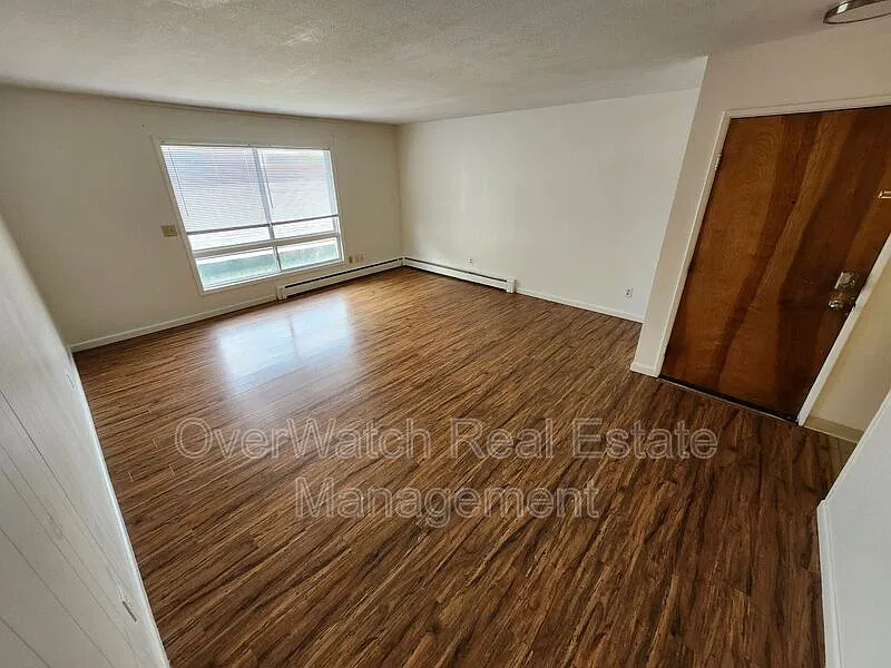 3 bed, 1.5 bath, $1,700 — Photo 2