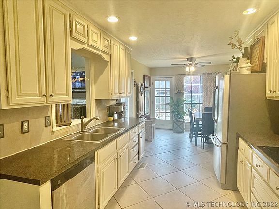 2nd image of 3762 E 81st Pl