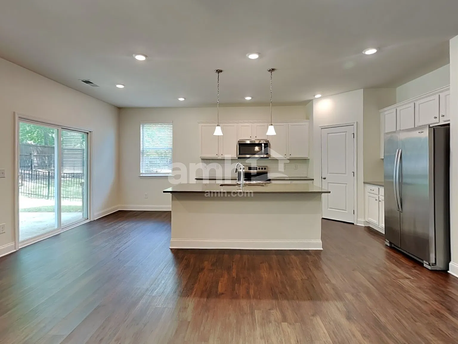 5 bed, 3.0 bath, 2850 sqft, $2,820 — Photo 4