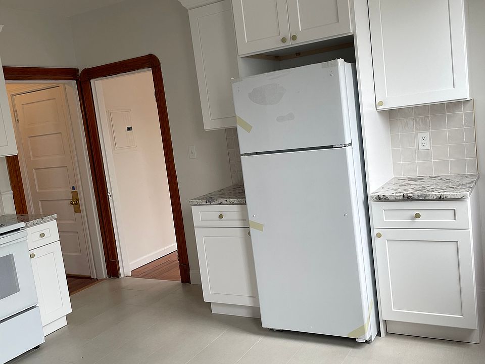 Kitchen towards livingroom
