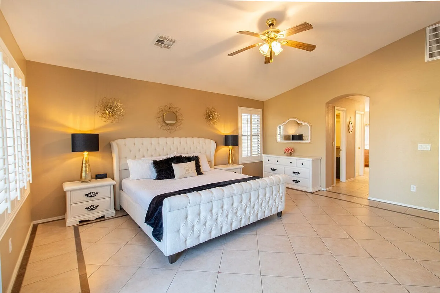 5 bed, 3.0 bath, $5,879 — Photo 3