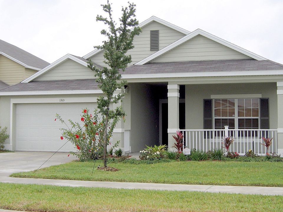 LOVELY HOME IN A QUAINT COMMUNITY