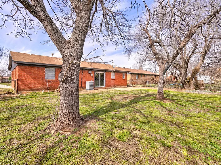 1200 McDonald Dr — Photo 21