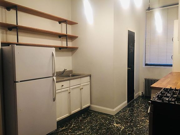 2nd image of 104 President St APT 1r