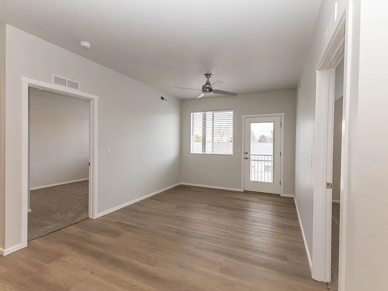 550 N Haskett St — Photo 7