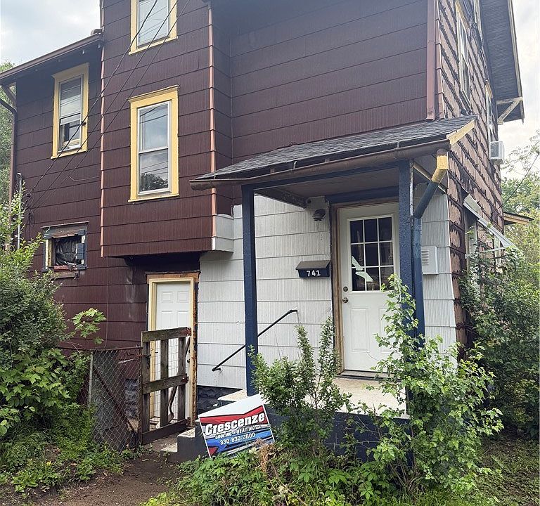 1st image of 741 1st St SE