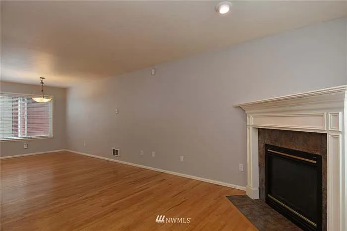 9402 Linden Ave N #B — Photo 5