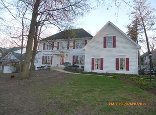 27W627 Washington Ave, Winfield, IL 60190