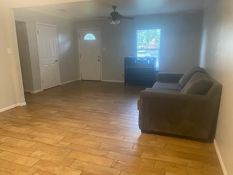 4030 King Richard Dr — Photo 3