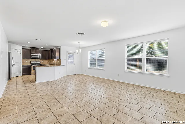 3 bed, 2.5 bath, 2082 sqft, $1,800 — Photo 4