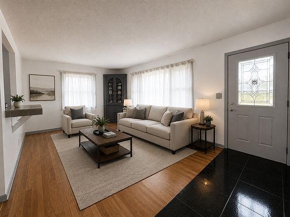 3rd image of 735 Maple St