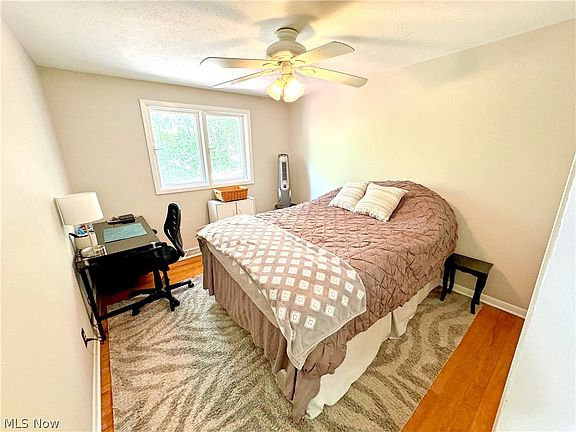 5th image of 953 E Dartmoor Ave